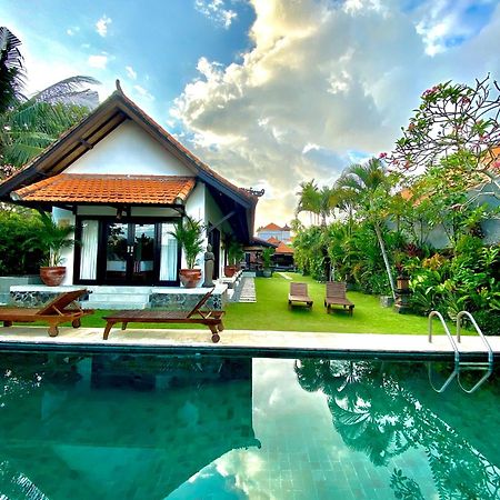 Hotel Puri Ayu Canggu Esterno foto